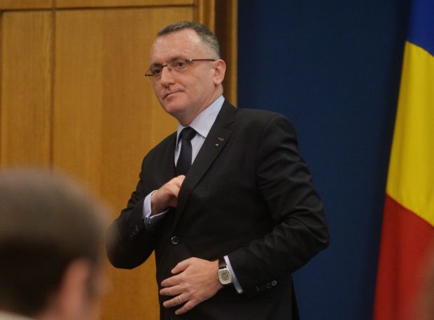Ministrul Educației a anunțat primele măsuri în cazul profesorului din Piatra Neamț, acuzat că a hărțuit o elevă. ”Toleranță zero”