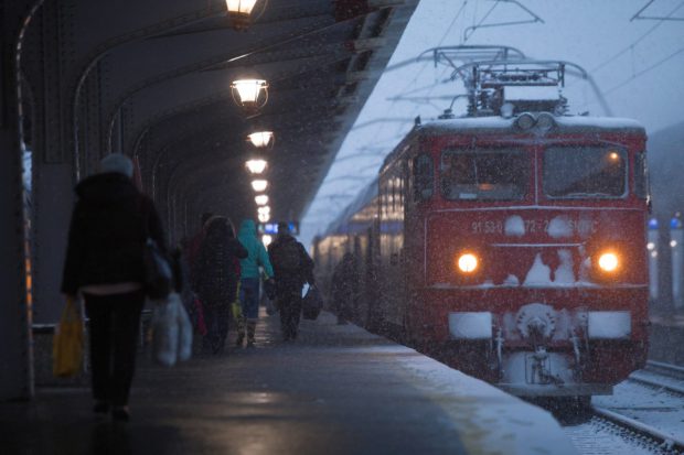 Ninsoarea abundentă a dat peste cap traficul feroviar. Unele trenuri au întârzieri