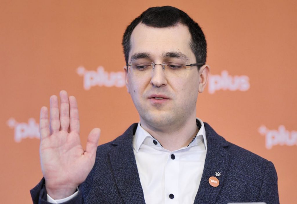Valeriu Nicolae le bate obrazul liderilor USR PLUS că au făcut parte din consilii de administrație pe vremea lui Cioloș: „Mi s-a făcut rău”. Replicile lui Voiculescu, Barna și Cioloș