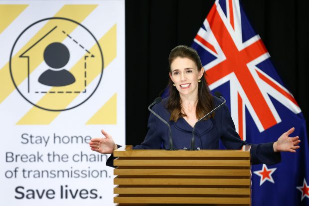 De ce este Noua Zeelandă altfel. Țara condusă de Jacinda Ardern a avut sub 2.300 de cazuri de COVID, deși unele scenarii estimau chiar și 60.000 de morți