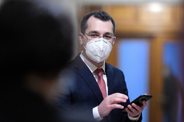 Ministrul sănătății, despre problemele cu platforma de vaccinare: „Luăm în considerare liste de așteptare”. Ce spune despre dozele puține din vestul țării