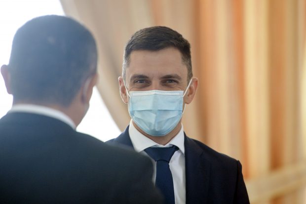 Interviu Școala 9 cu ministrul Tineretului și Sportului, Eduard Novak. De ce vrea ca elevii să înceapă cursurile cu o oră de mișcare