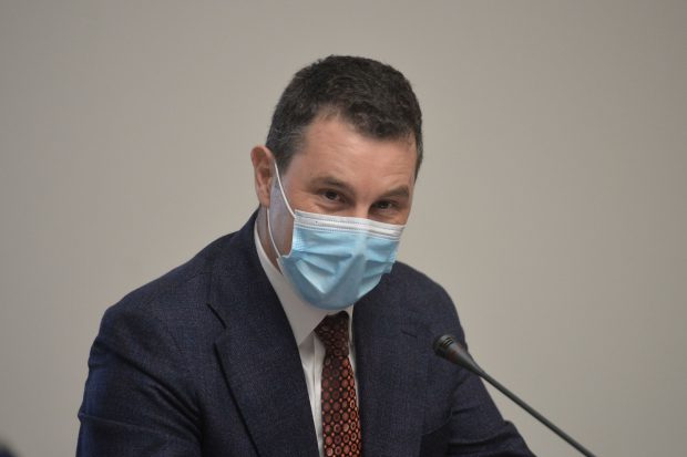 Ministrul mediului: Muncitorii forestieri care au scos puii de urs din bârlog exploatau legal zona. Nu se știe ce s-a întâmplat cu ursuleții