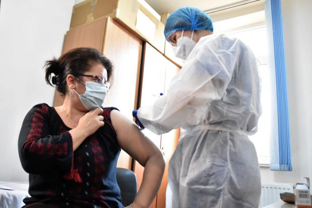 După prima zi a etapei a doua, în București nu mai sunt locuri la programare pentru vaccinul anti-COVID. 190.000 de români s-au înscris azi în toată țara