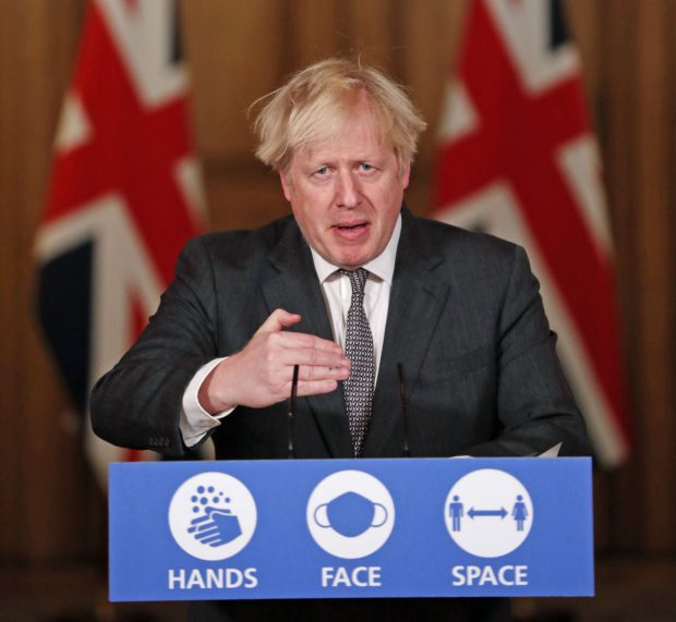 Furie în Marea Britanie după apariția unei fotografii cu Boris Johnson încălcând regulile anti-COVID în lockdown. „Așa a arătat mai 2020 pentru mine”