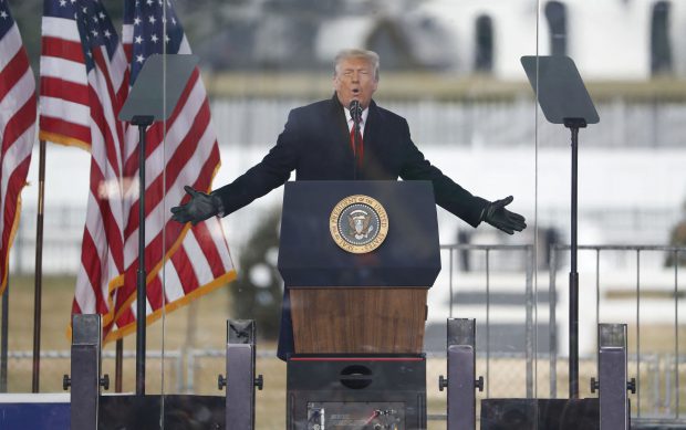 Donald Trump, mesaj pe Twitter către protestatari: „Vă cer să rămâneți pașnici! Fără violență!”