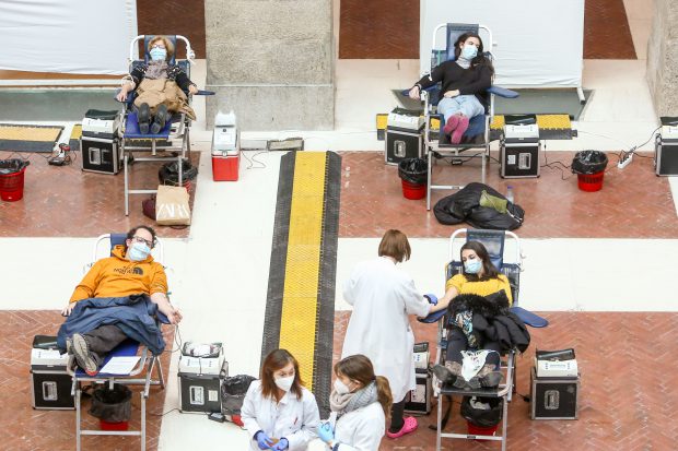 Regiunea Madrid suspendă vaccinarea anti COVID-19 vreme de două săptămâni din cauza lipsei de doze