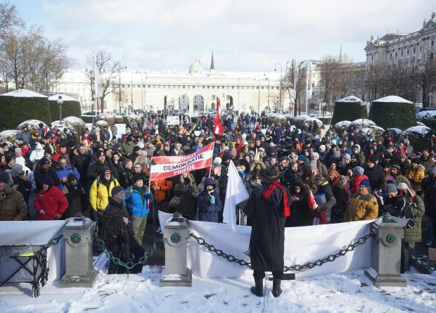 Tot mai mulți austrieci rămân fără locuri de muncă din cauza pandemiei. Care sunt cele mai afectate sectoare
