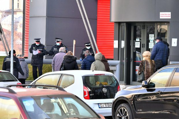Probleme la centrele de vaccinare din țară. Vaccinarea vârstnicilor peste 65 de ani, blocată în Cluj și Tulcea