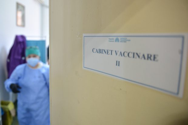 Cum sună mesajul robotului prin care românii sunt anunțați când sunt reprogramați la vaccinare – VIDEO