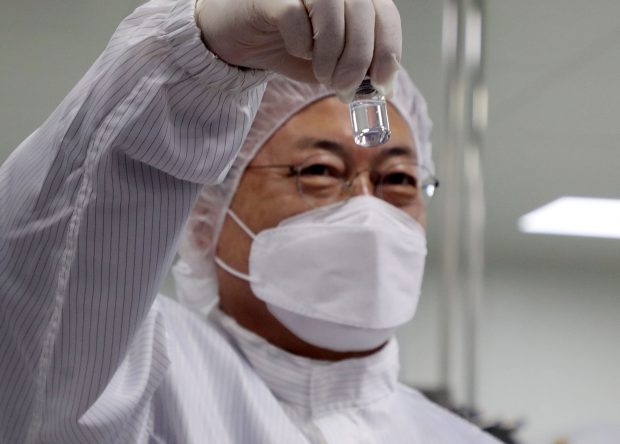 Studiu: Tulpina sud-africană de coronavirus scade eficacitatea vaccinurilor anti-COVID-19