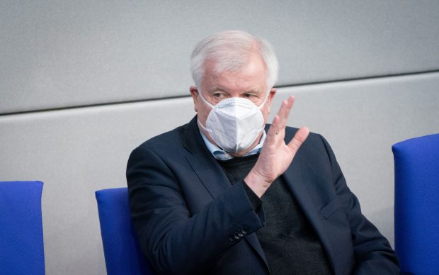 Germania vrea să suspende zborurile internaționale de teama noilor tupini ale Covid