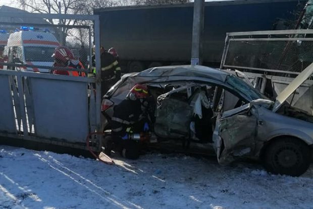 Drama adolescentei din Iași în mașina căreia i-au murit tatăl, un unchi și o mătușă. N-a vorbit deloc despre accident: „Are nevoie de suport psihologic”