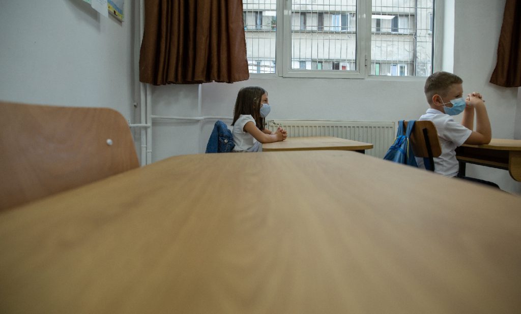 Patru lecturi despre educație. De la elevul exmatriculat din Seminarul Teologic pentru că a cerut școală online, la povestea celui mai tânăr consilier de la Primăria din Câmpulung Muscel
