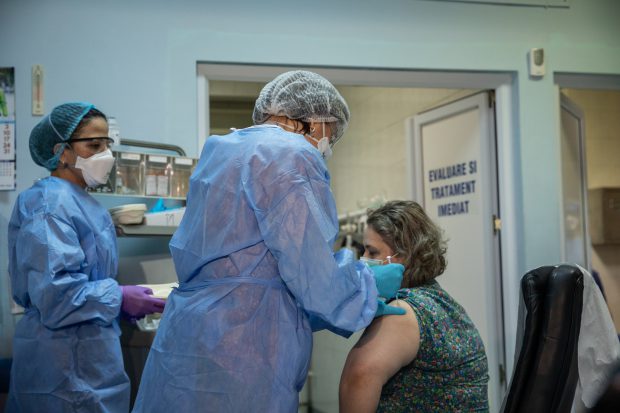 Cine va decide ce vaccin anti-COVID primim, Pfizer sau Moderna. Explicațiile lui Valeriu Gheorghiță