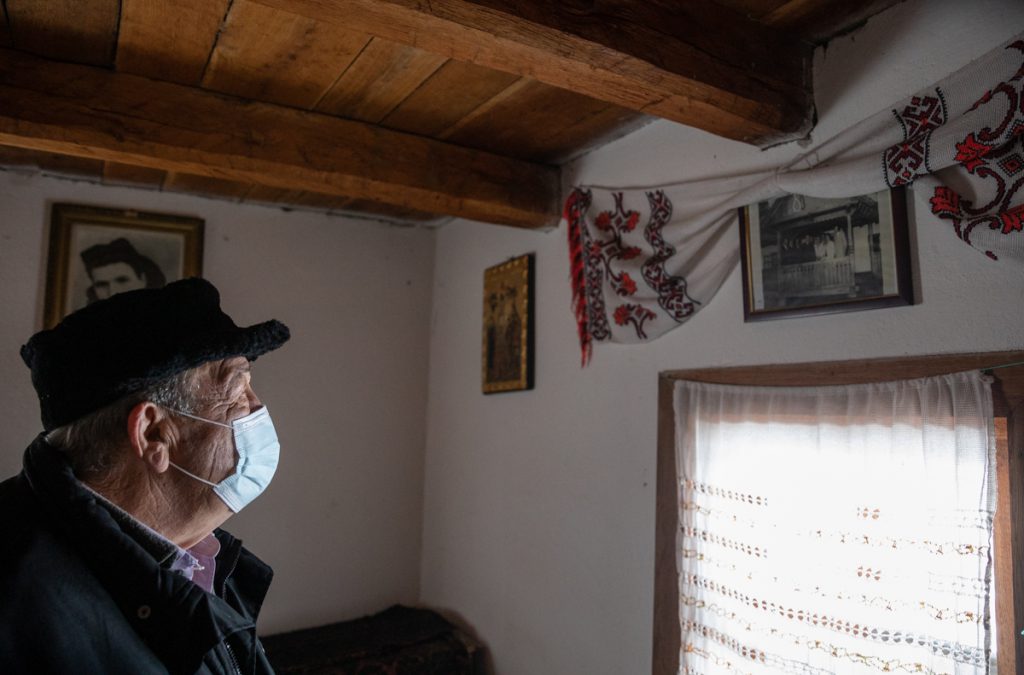 Vizitator în casa memorială a lui Nicolae Ceaușescu