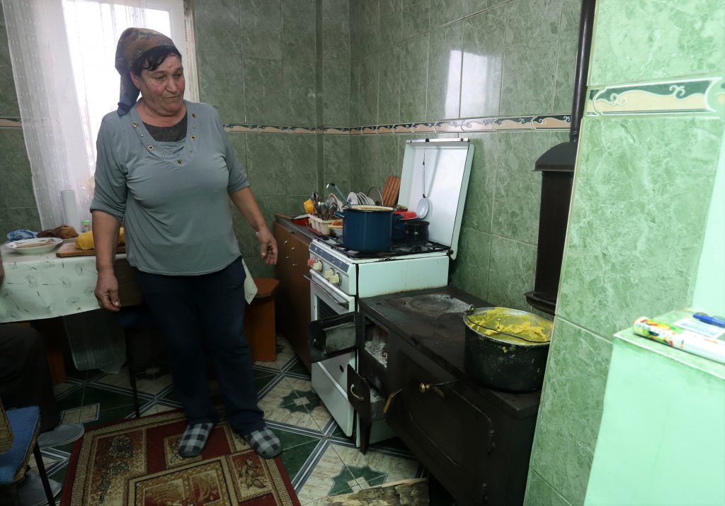 Reportaj în comuna în care cei mai mulți oameni au cerut ajutor de la stat să nu înghețe de frig. „Să mă țină Dumnezeu, să nu mă ia iarna”