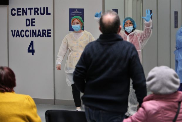 Ce răspunde Ministerul Sănătății la întrebarea „Mă pot vaccina contra COVID-19 dacă sunt sub tratament cu anticoagulante?”