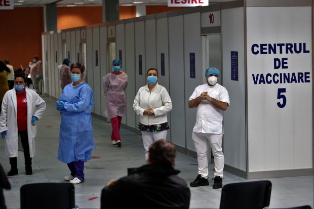 SONDAJ. Ce i-ar face pe o mare parte dintre românii care nu vor să se vaccineze să-și schimbe părerea. Profilul antivacciniștilor