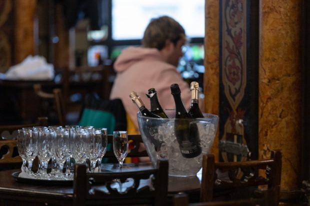 Florin Cîțu: Restaurante deschise doar pentru cei vaccinați, după incidența de 6