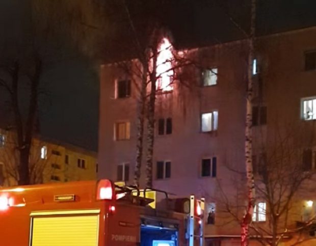 VIDEO | Incendiu într-un cămin de nefamiliști din Brașov. O persoană a murit