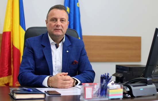 Legătura dintre diplomele pe securitate și accesul la bani gârlă de la stat. Studiu de caz: Registrul Auto Român