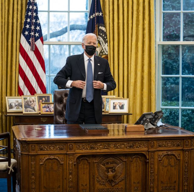 Joe Biden a anulat interdicția persoanelor transgender de a intra în armata SUA