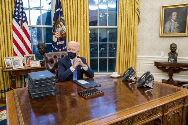 Președintele Biden spune că Trump i-a lăsat în Biroul Oval o scrisoare „generoasă”