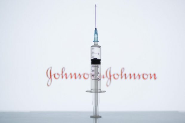 Al patrulea vaccin a intrat în procesul de autorizare în UE. Johnson & Johnson a depus actele pentru serul său anti-COVID, care are o eficacitate de 66%