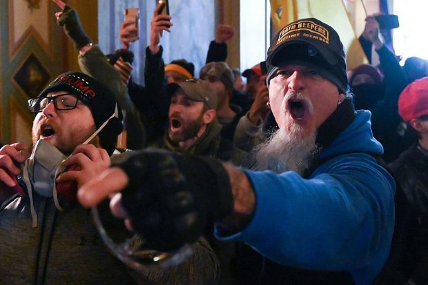 Chitaristul trupei metal ”Iced Earth”, care era căutat pentru insurecția de la Capitoliu, s-a predat FBI
