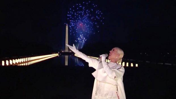 VIDEO | Spectacol la inaugurarea lui Joe Biden.  Starurile muzicii americane au cântat în cinstea noului președinte al SUA și a celor care luptă împotriva COVID-19