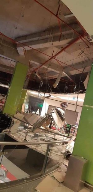 Tavanul unui mall din Arad s-a prăbușit. Motivul pentru care nu s-au înregistrat victime