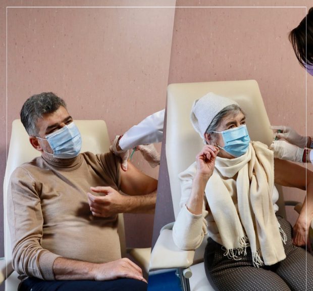 Marcel Ciolacu s-a vaccinat împotriva COVID-19: „M-am imunizat, dar după mama mea”