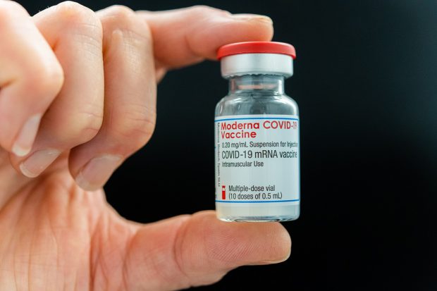 Medic infecționist, despre combinarea a două vaccinuri diferite: „Nu îi pune pacientului sănătatea în pericol”