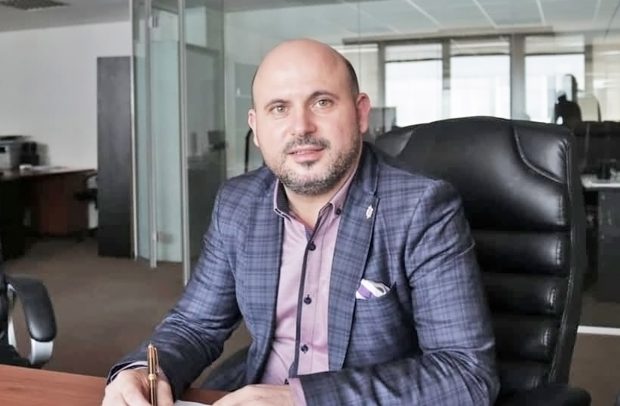 Despre liberalism și asistații social de lux. Cum primesc de la stat politicienii Puterii 100.000 de euro pe an