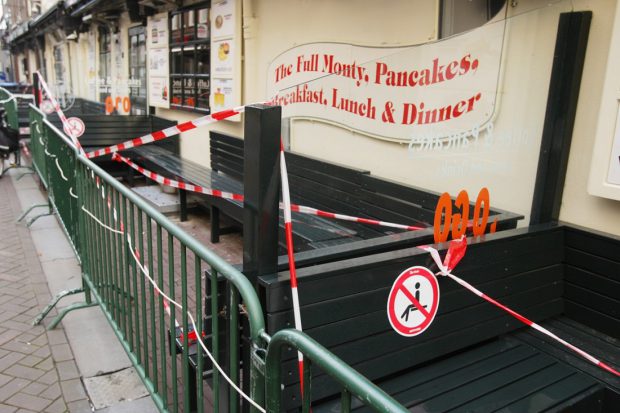 Restricțiile din Olanda, inclusiv închiderea școlilor, vor fi prelungite
