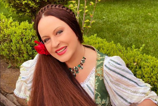 Maria Dragomiroiu și soțul ei, nași de cununie pentru Gheorghe Gheorghiu. Artistul și-a cerut iubita de nevastă. „Mă bucur tare mult pentru amândoi”