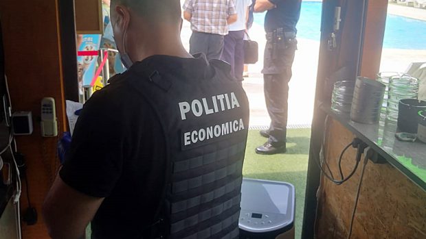 Petrecere cu 50 de persoane la un restaurant din Slatina, oprită de poliţişti. Patronul a fost amendat cu 3.000 de lei