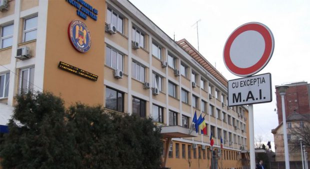 Șeful din Poliția Timiș care își teroriza angajații și îi amenința cu bătaia a demisionat