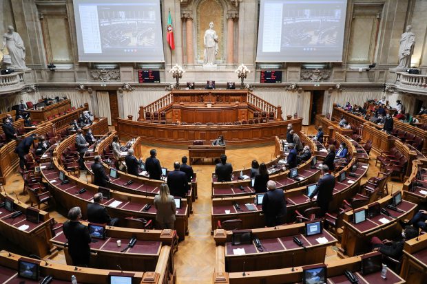 Parlamentul Portugaliei a legalizat eutanasia. Cine poate solicita această procedură