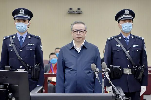 Un fost bancher din China a fost executat pentru luare de mită și poligamie