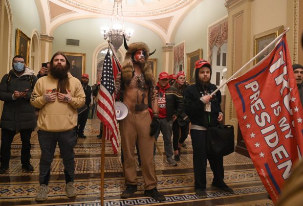Asaltul din Washington și senzația de sfârșit al lumii. „Când nu va mai fi cărare de la vecin la vecin!”