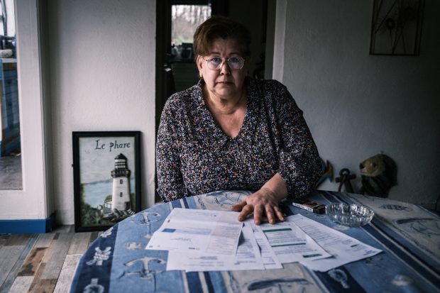 O femeie din Franța încearcă de trei ani să convingă statul că trăiește. Acuzații că fostul ei angajat a mințit, spunând că a murit