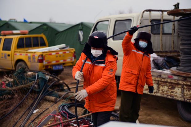 VIDEO  | Salvare miraculoasă în China. 11 mineri, scoși din subteran după două săptămâni