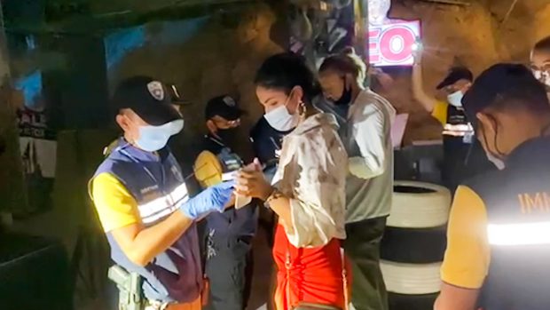 Thailanda a arestat 89 de turiști străini care participau la o petrecere organizată într-un bar, cu încălcarea măsurilor anti-COVID