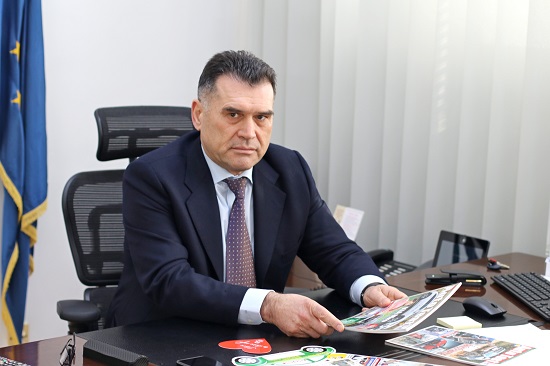Legătura dintre diplomele pe securitate și accesul la bani gârlă de la stat. Studiu de caz: Registrul Auto Român