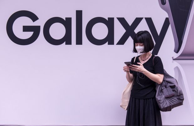Samsung a folosit un iPhone pentru a promova lansarea noului telefon Galaxy S21