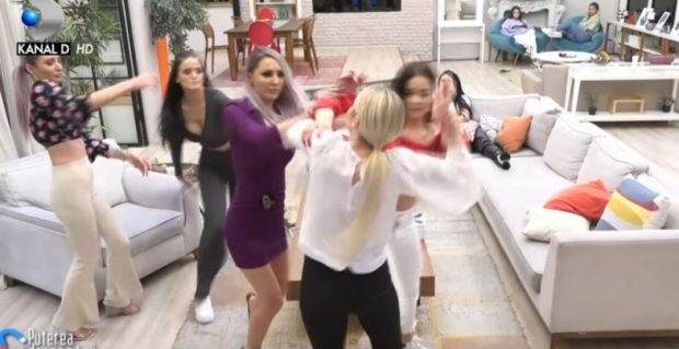 Puterea Dragostei, sezonul 3. Bătaie în platoul emisiunii. Una dintre concurente a căzut și și-a luxat piciorul