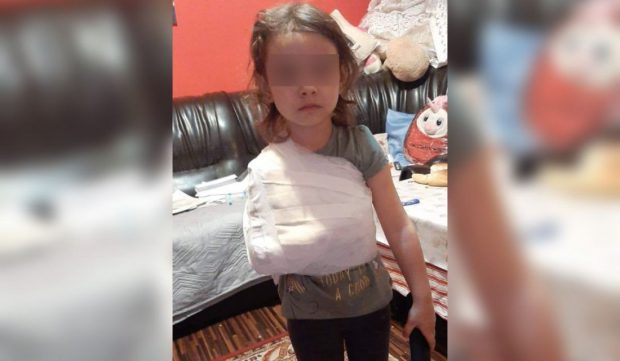Medic de la Spitalul Corabia acuzat că a aplicat bandajul peste tricoul unei fetițe de 4 ani. Ce spune managerul