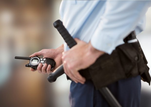 Agentul de pază care a ucis dintr-o lovitură un tânăr care furase două sticluţe de parfum ieftin a fost eliberat. A făcut 9 ani şi jumătate de închisoare
